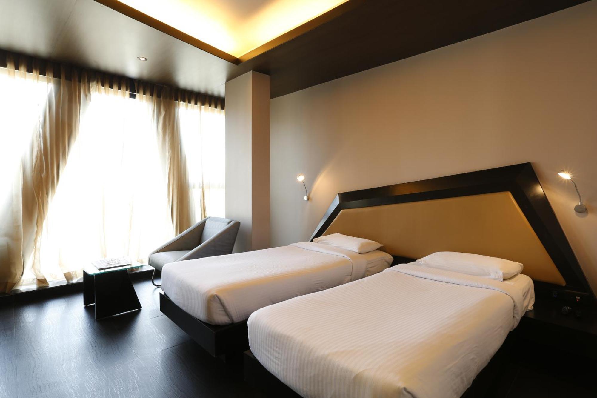 Dragonfly Hotel - The Art Hotel Мумбаї Екстер'єр фото