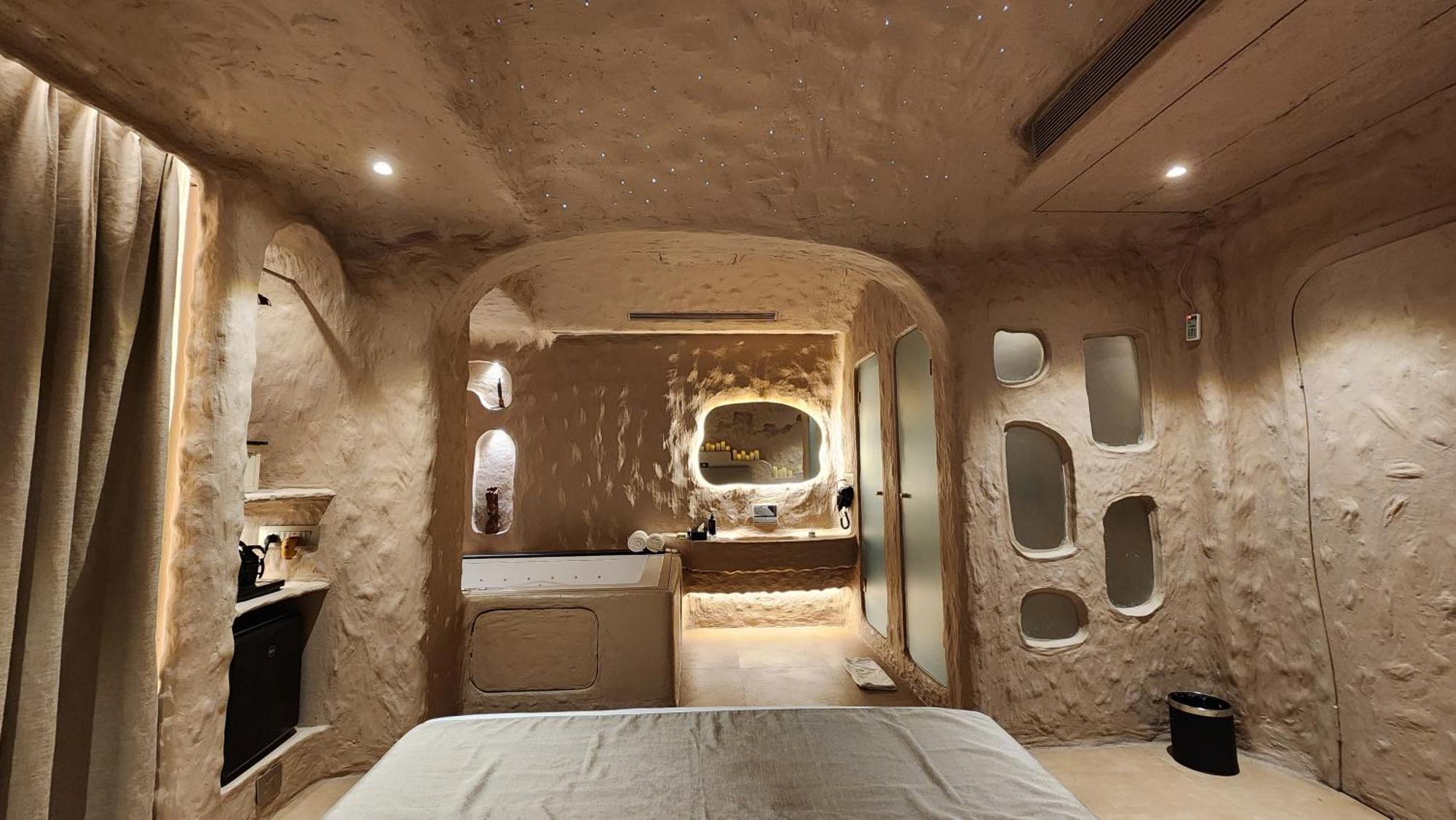 Dragonfly Hotel - The Art Hotel Мумбаї Екстер'єр фото