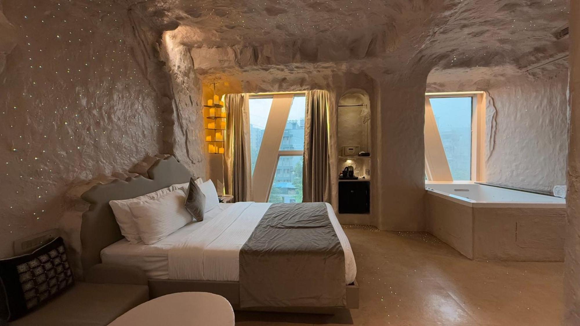 Dragonfly Hotel - The Art Hotel Мумбаї Екстер'єр фото