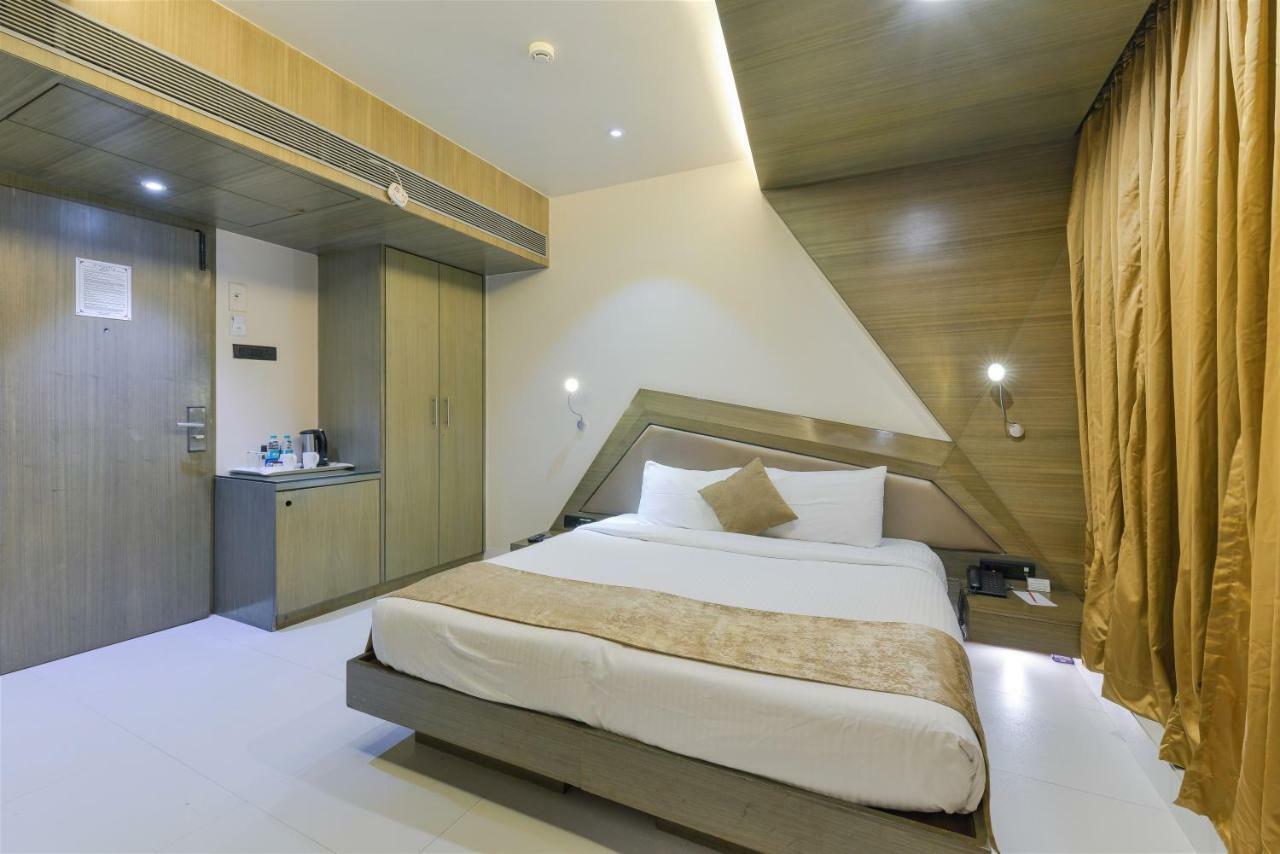 Dragonfly Hotel - The Art Hotel Мумбаї Екстер'єр фото