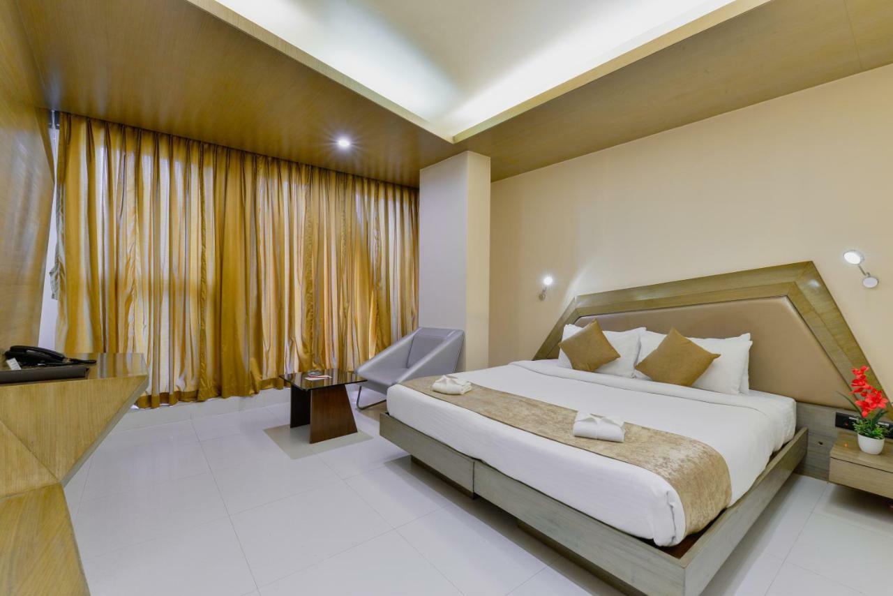 Dragonfly Hotel - The Art Hotel Мумбаї Екстер'єр фото